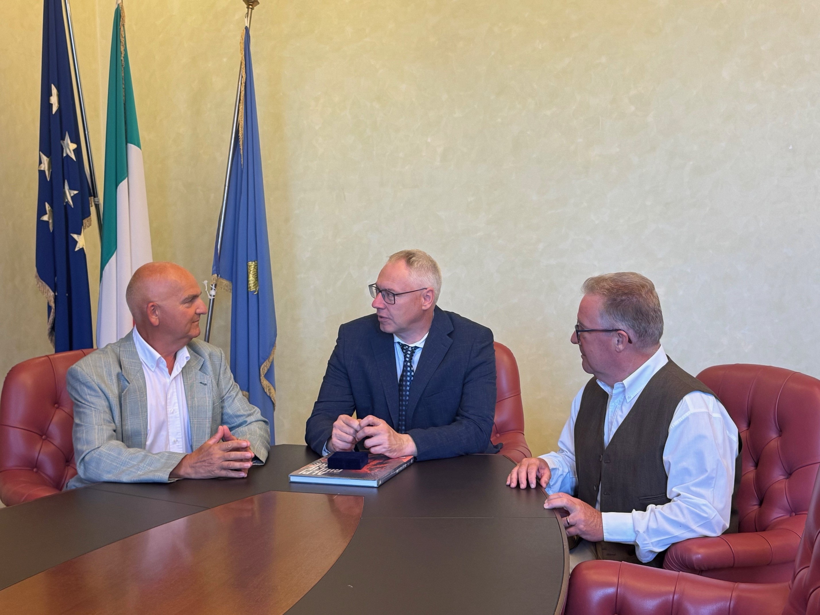 CULTURA. BORDIN CONSEGNA SIGILLO CR A DUE OLANDESI 